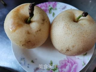 冰糖烤梨的做法步调：1