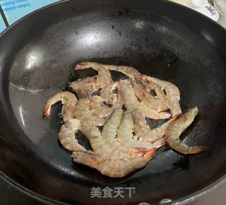 茄汁油焖年夜虾的做法步调：3