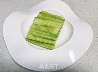百喷鼻果拌黄瓜的做法步调：4