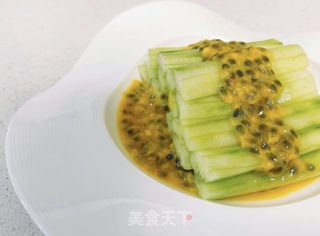 百喷鼻果拌黄瓜的做法步调：7