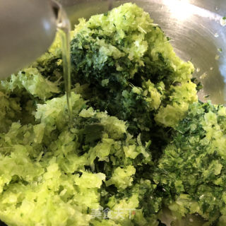 芹菜猪肉火饺的做法步调：5