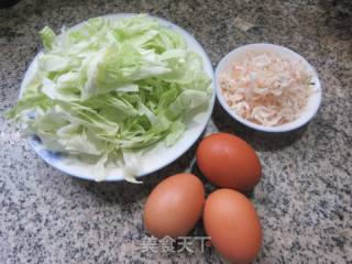 虾皮包心菜摊鸡蛋的做法步调：1