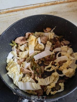 肥肠炒河粉的做法步调：4
