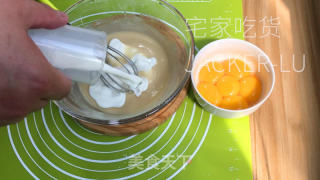 浮云瑞士卷，甘美奶油，坚实蛋糕，一心满意。的做法步调：3