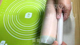 浮云瑞士卷，甘美奶油，坚实蛋糕，一心满意。的做法步调：24