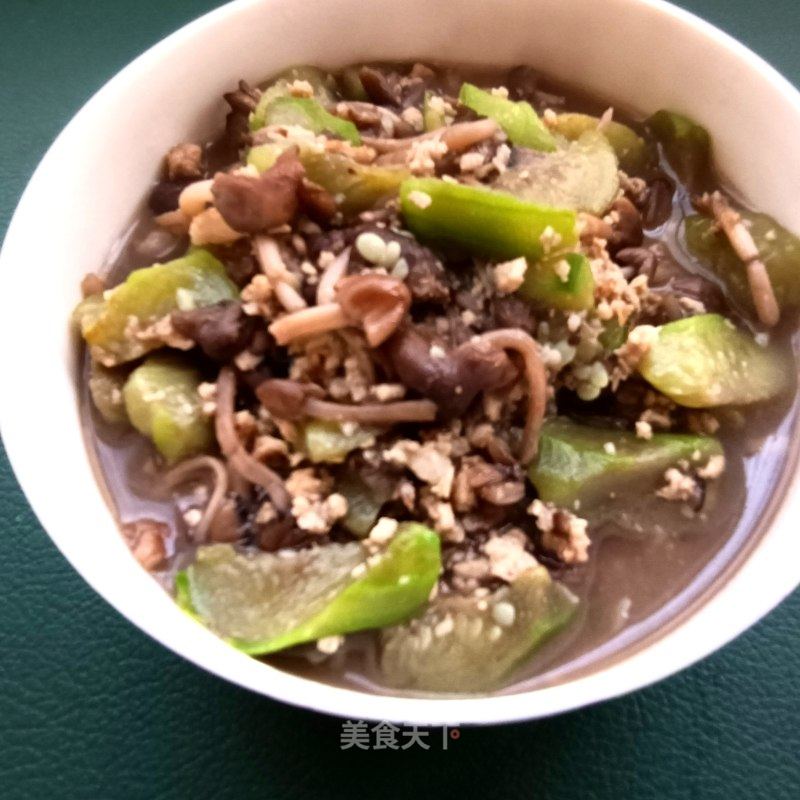 肉终丝瓜炒小鸡枞花的做法