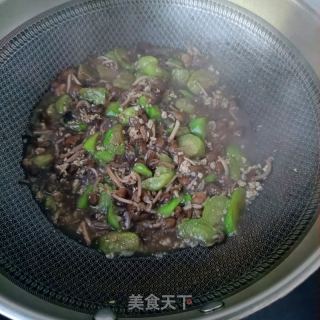 肉终丝瓜炒小鸡枞花的做法步调：12