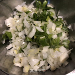 葱花饼的做法步调：3