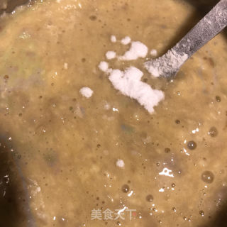 喷鼻芋蛋饼的做法步调：4