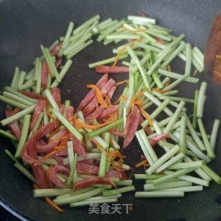 蒜蓉肠炒韭利剑的做法步调：9