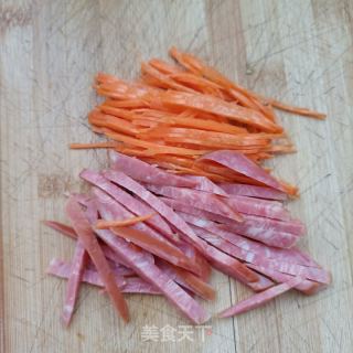 蒜蓉肠炒韭利剑的做法步调：3