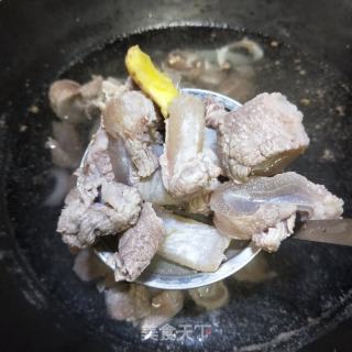 牛腩萝卜汤的做法步调：5