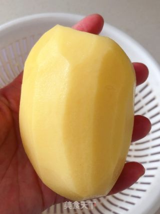 土豆饼的做法步调：1