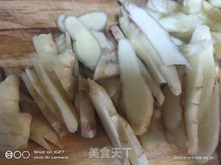 老姜焖鸭的做法步调：2