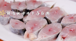 喷鼻煎马鲛鱼的做法步调：3