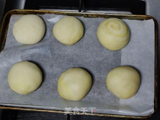 酥皮虾肉月饼的做法步调：14