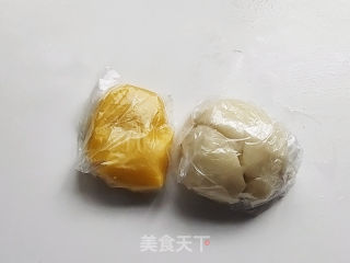 酥皮虾肉月饼的做法步调：6