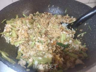 空心菜根炒饭的做法步调：4