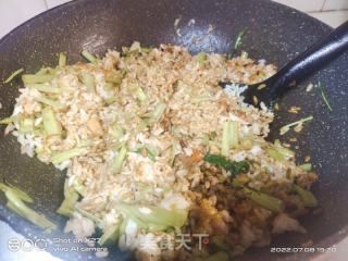 空心菜根炒饭的做法步调：6