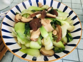 喷鼻菇炒油菜的做法步调：10