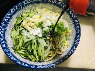 黄芽菜黄瓜油泼里的做法步调：7
