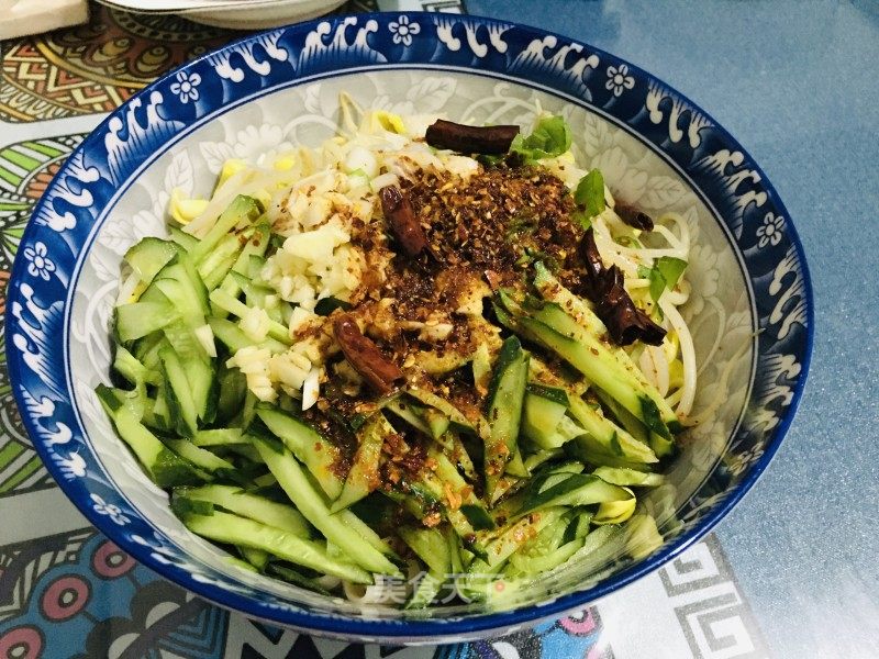 黄芽菜黄瓜油泼里的做法