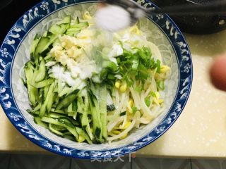 黄芽菜黄瓜油泼里的做法步调：6
