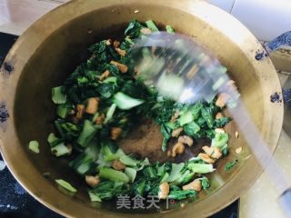 油渣炒小利剑菜的做法步调：9