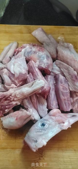 冬菜煲鹅汤的做法步调：1