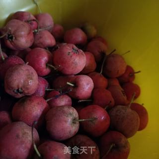 冰糖蒸山查的做法步调：1