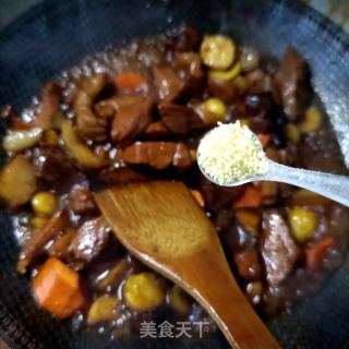 板栗烧肉的做法步调：25