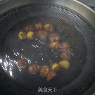板栗烧肉的做法步调：3
