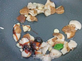蚝油喷鼻菇炒油菜的做法步调：9