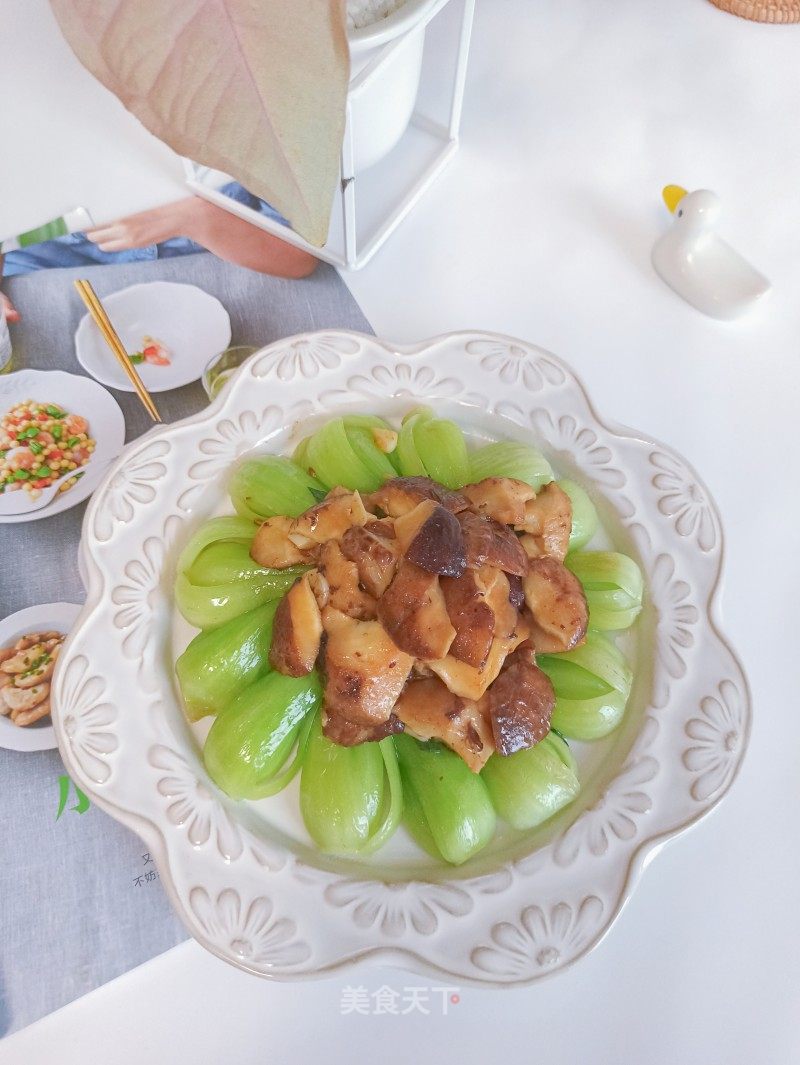 蚝油喷鼻菇炒油菜的做法