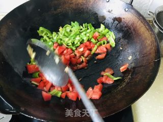 鸡蛋辣子西白柿拌里的做法步调：6