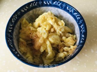鸡蛋辣子西白柿拌里的做法步调：3