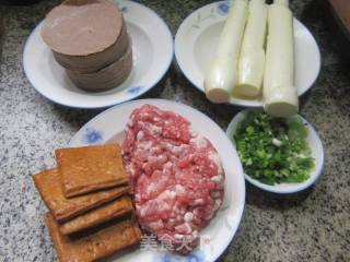 喷鼻干茭利剑肉馅荞麦饺子的做法步调：1