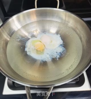酸汤钱袋蛋的做法步调：4