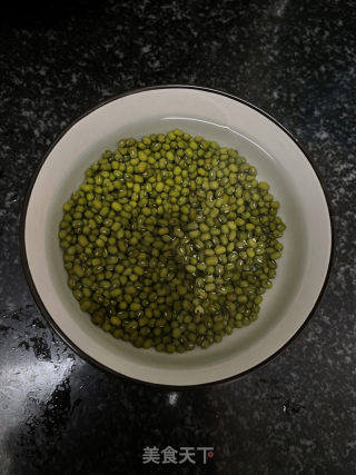 绿豆西米露的做法步调：1