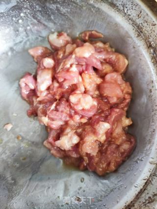 紫苏肉丝炒利剑瓜的做法步调：3