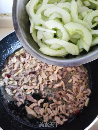 紫苏肉丝炒利剑瓜的做法步调：7