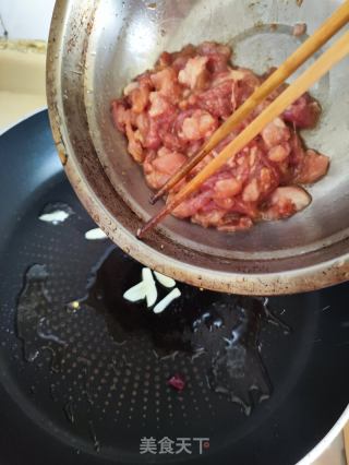 紫苏肉丝炒利剑瓜的做法步调：6