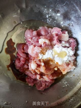紫苏肉丝炒利剑瓜的做法步调：2