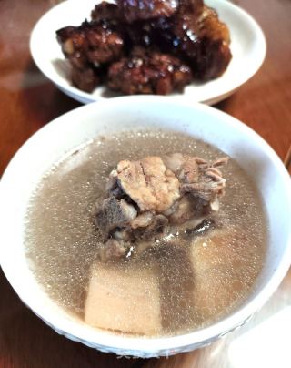 莲藕花死排骨汤的做法步调：7