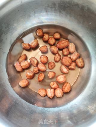 莲藕花死排骨汤的做法步调：1