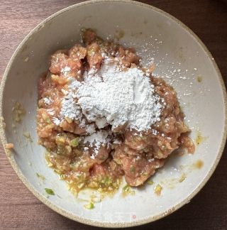 油炸肉丸子的做法步调：6