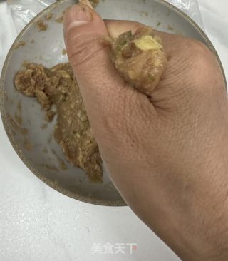 油炸肉丸子的做法步调：8