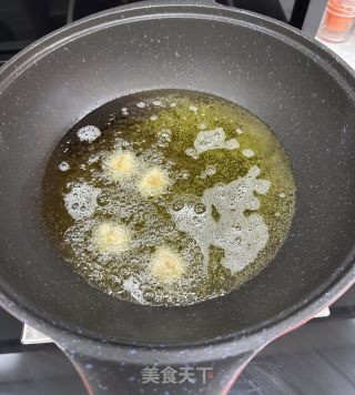 油炸肉丸子的做法步调：9