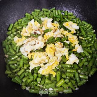 鸡蛋肉终炒豇豆的做法步调：10