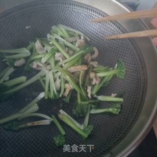 煮肉炒黑塌菜的做法步调：9
